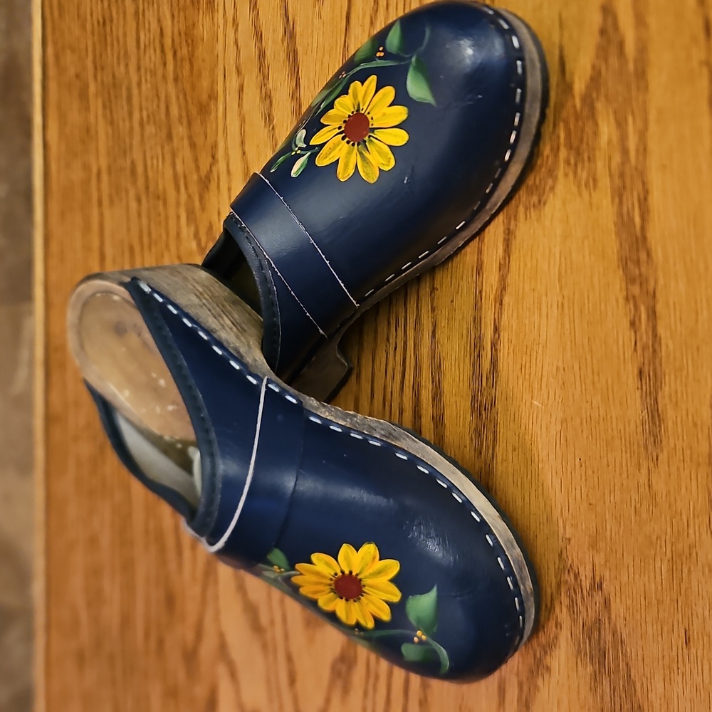 Skane Toffeln Swedish Navy Painted Flower Wooden Clogs - Kids size EU 35